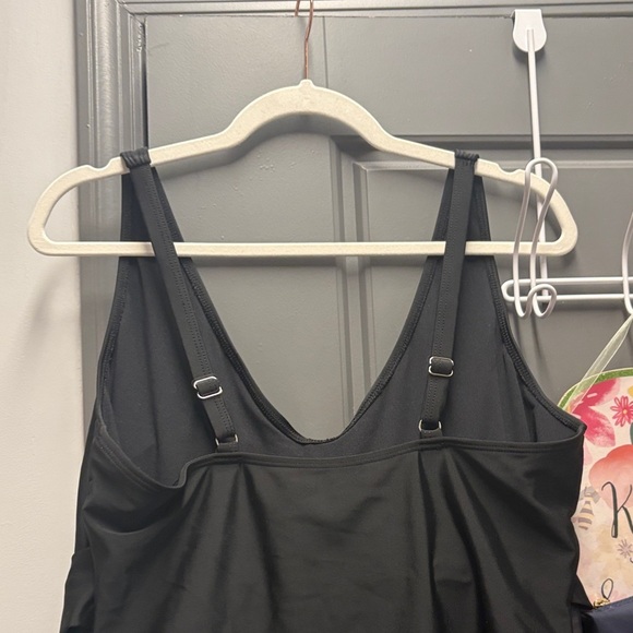 Black one piece bathing suit  with adjustable straps Medium coverage NWOT - Picture 8 of 11